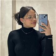 Paciente, amable, estudios hasta bachillerato (actualmente Universidad), responsable